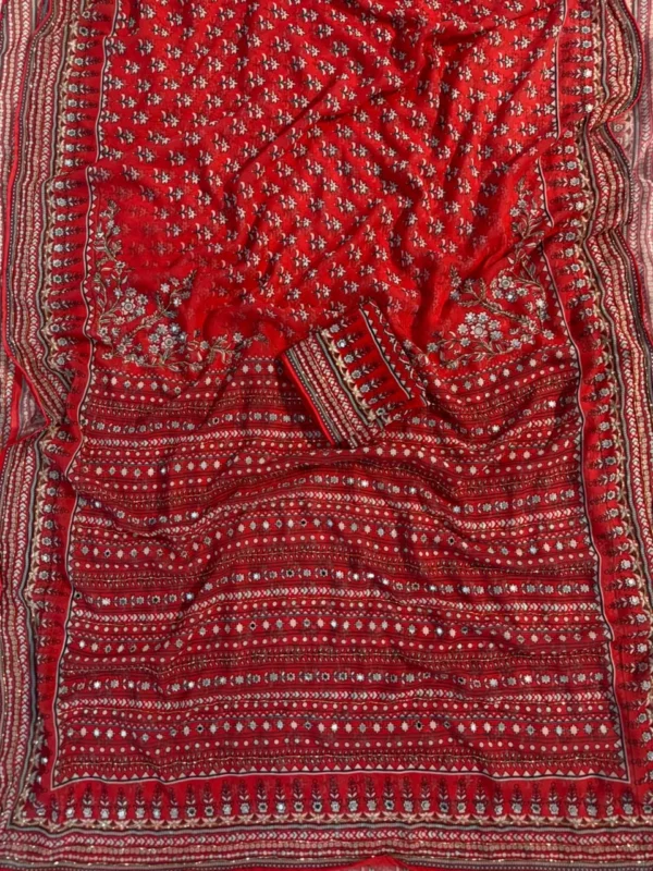 Red | Kareena kapoor viral saree
